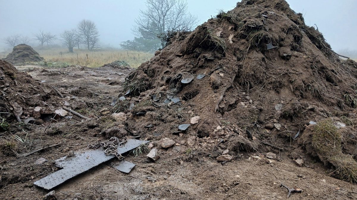 V Podyjí zlikvidovali skládku z nevyužitých podrážek, o které léta nikdo nevěděl